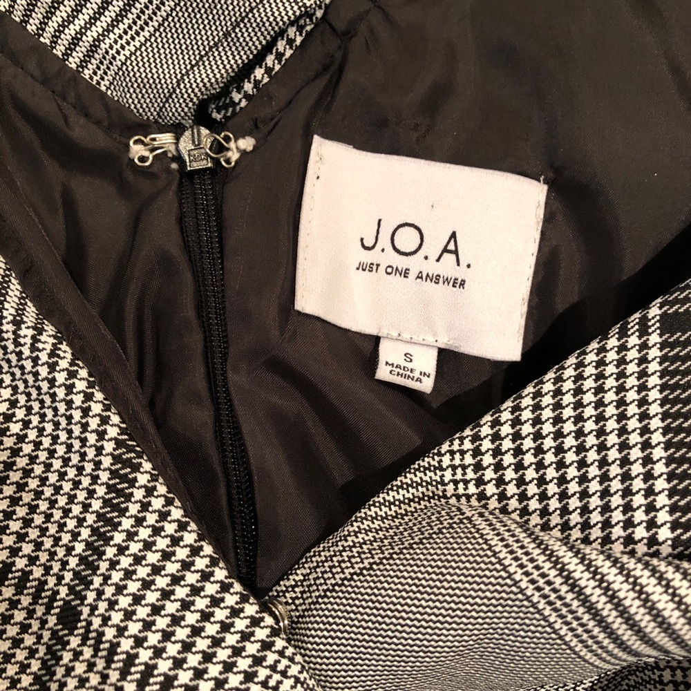 J.O.A. Cold Shoulder Ruffle Dress - Picture 4 of 5